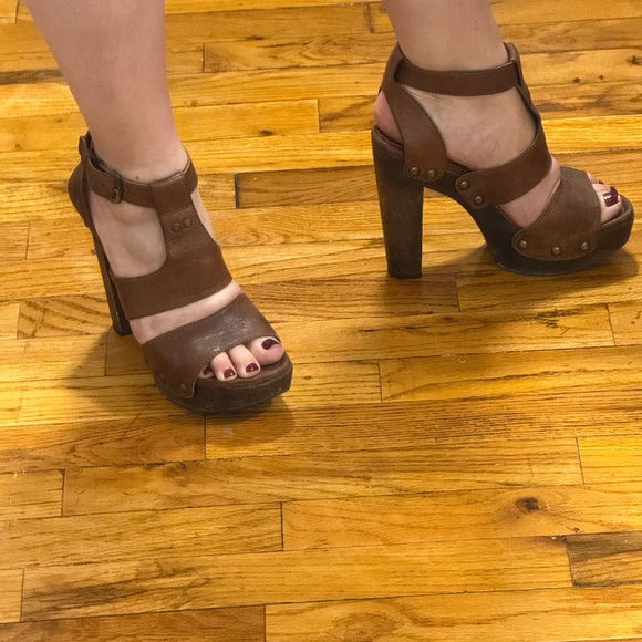 Stuart Weitzman Leather Gladiator Sandal - Picture 4 of 4